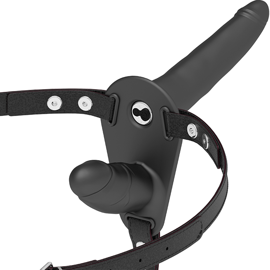 fetish submissive harness doppelte penetration schwarzer vibrator